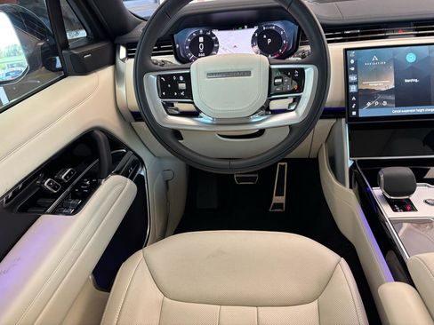 Used 2025 Land Rover Range Rover SE image 19