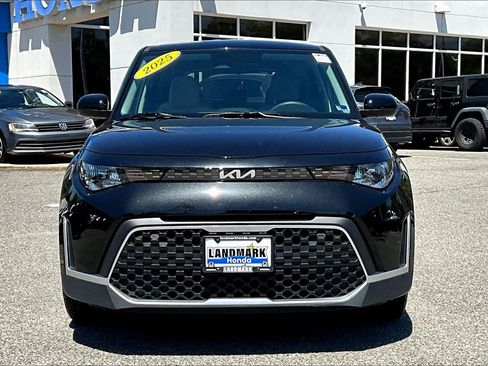 Used 2025 Kia Soul LX FWD image 3