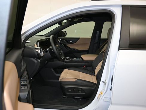 New 2026 Chevrolet Equinox ACTIV w/ Convenience Package III AWD/4WD image 20