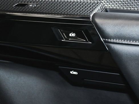 Used 2025 BMW 740i image 35