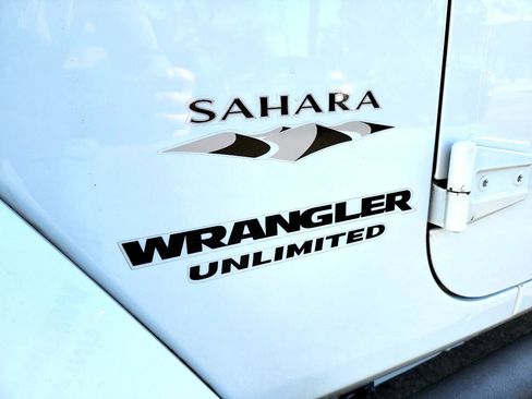 Used 2017 Jeep Wrangler Unlimited Sahara image 13