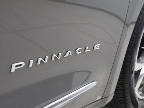 Used 2024 Chrysler Pacifica Pinnacle image 44