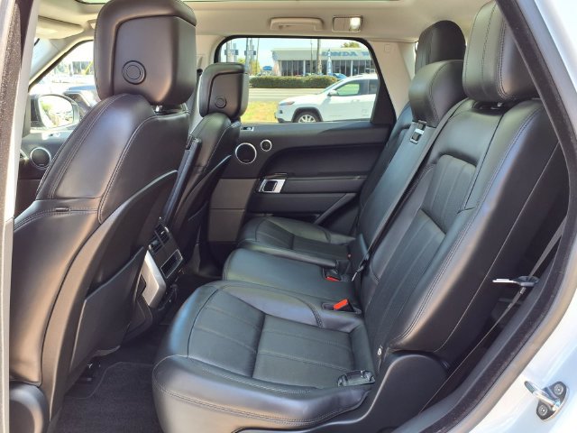 Used 2018 Land Rover Range Rover Sport HSE AWD/4WD image 13
