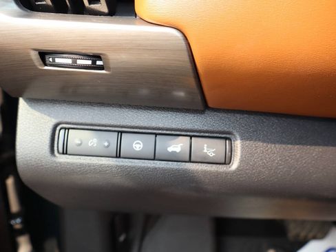 Used 2023 Nissan Pathfinder Platinum AWD/4WD image 17