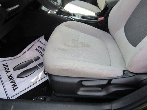 Used 2021 Toyota Corolla LE FWD image 25
