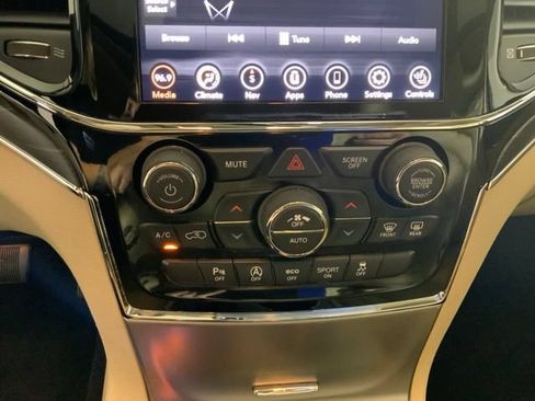 Used 2020 Jeep Grand Cherokee Limited AWD/4WD image 21