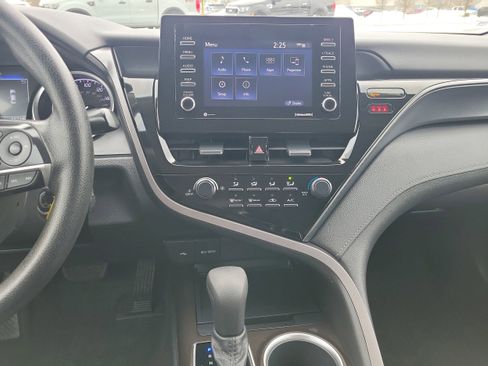 Used 2021 Toyota Camry LE image 13