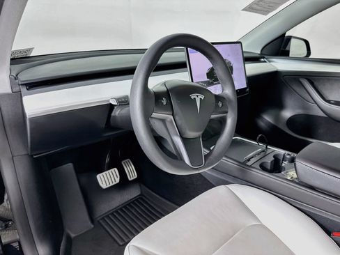 Used 2023 Tesla Model Y Performance AWD/4WD image 9