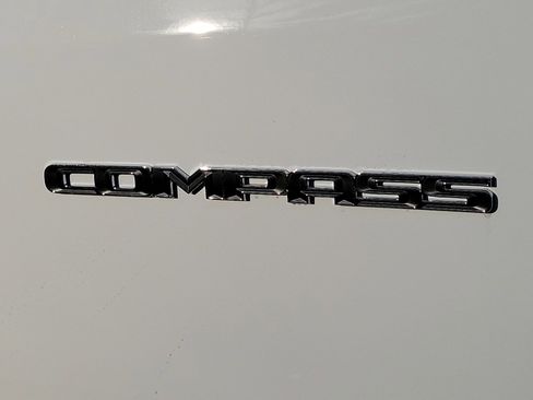 New 2022 Jeep Compass Latitude w/ Sun and Sound Group image 4