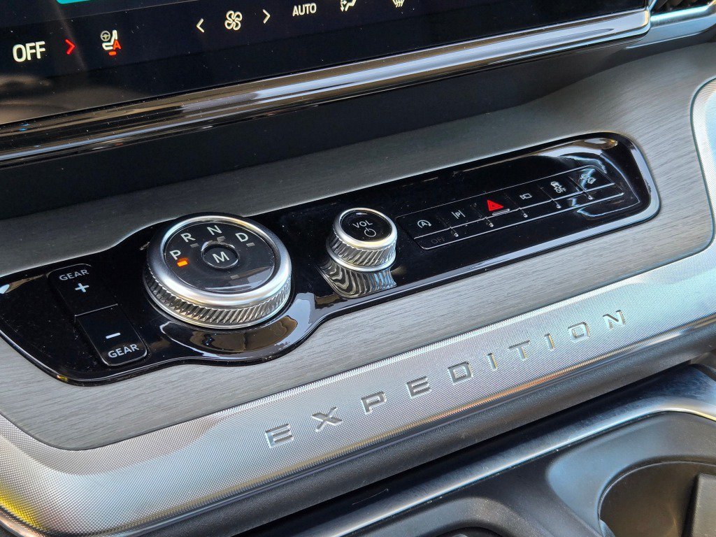 Used 2025 Ford Expedition Platinum AWD/4WD image 35