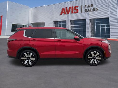 Used 2025 Mitsubishi Outlander SE image 5
