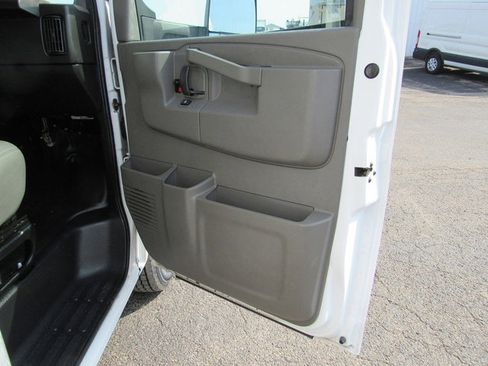 Used 2022 GMC Savana 3500 Extended w/ Power Convenience Package RWD image 12