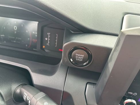 Certified 2025 Toyota Tacoma SR image 18