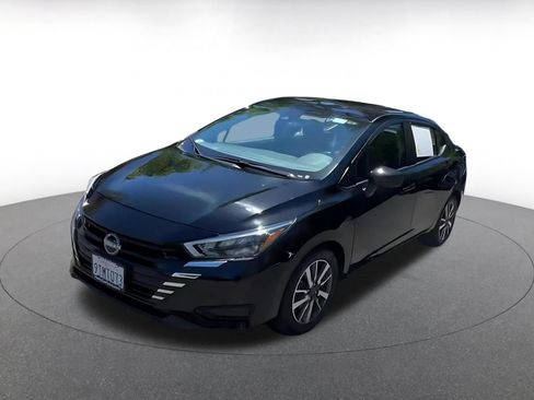 Used 2025 Nissan Versa SV FWD image 4