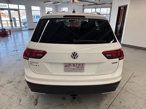 Used 2019 Volkswagen Tiguan SE w/ Panoramic Sunroof Package image 9