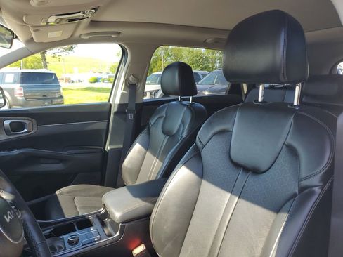 Used 2023 Kia Sorento S w/ Panoramic Sunroof Package AWD/4WD image 10