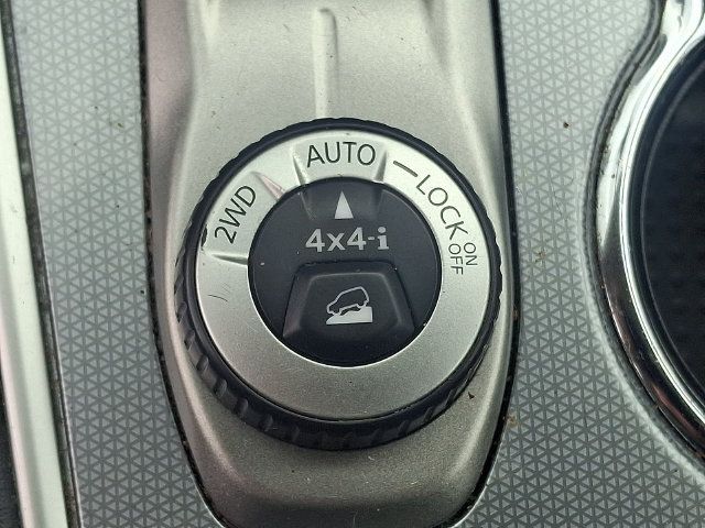 Used 2019 Nissan Pathfinder SL AWD/4WD image 23