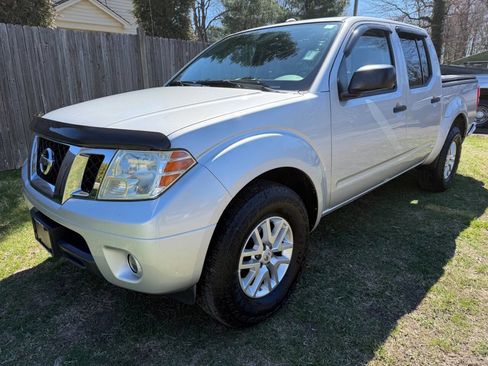 Used 2014 Nissan Frontier SV w/ SV Value Truck Package image 2