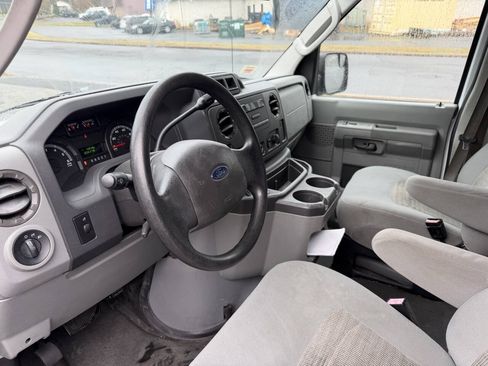 Used 2010 Ford E-350 and Econoline 350 XLT RWD image 14