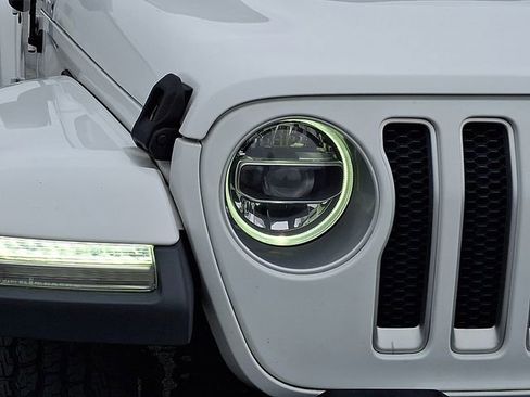 Used 2018 Jeep Wrangler Unlimited Sahara image 9