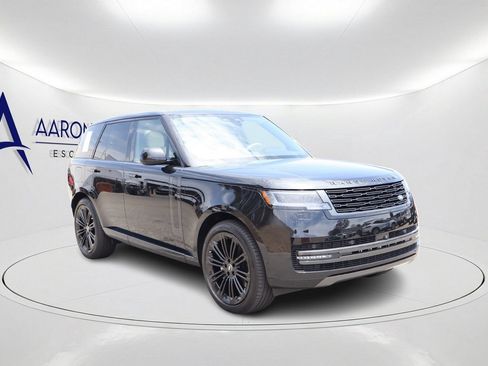 Used 2025 Land Rover Range Rover SE AWD/4WD image 3