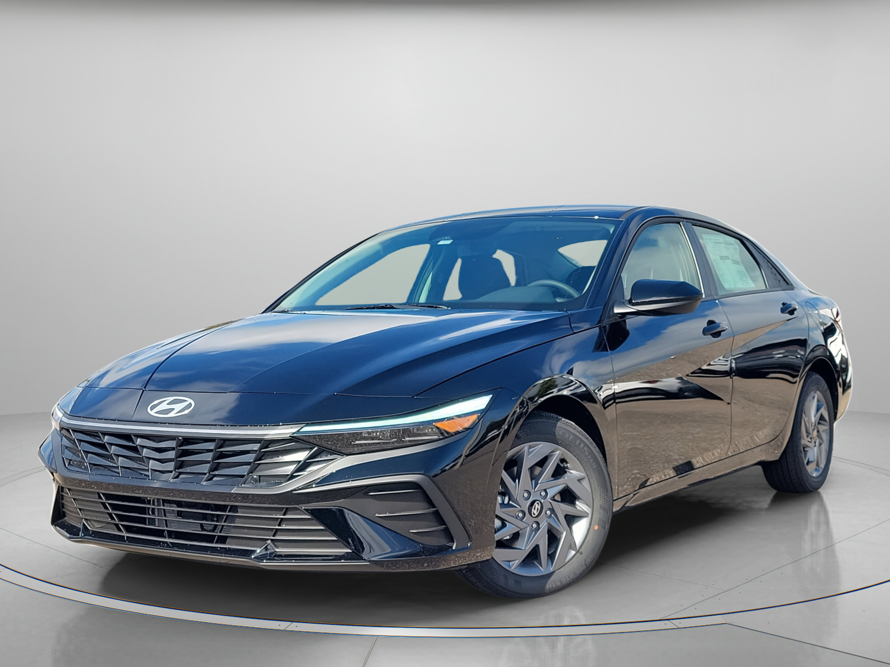 New 2026 Hyundai Elantra Hybrid FWD image 2