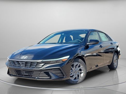 New 2026 Hyundai Elantra Hybrid FWD image 2