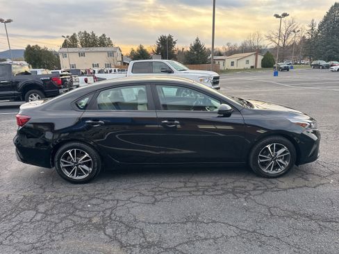 Used 2022 Kia Forte LXS image 7