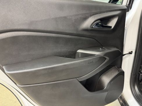 Used 2025 Chevrolet Trax RS image 15