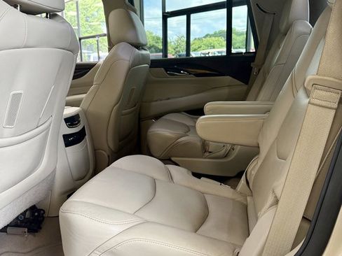 Used 2016 Cadillac Escalade Premium image 17
