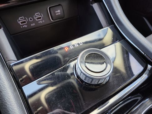 Used 2023 Jeep Grand Cherokee Laredo image 34