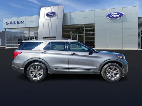Certified 2022 Ford Explorer XLT w/ Equipment Group 202A AWD/4WD image 3