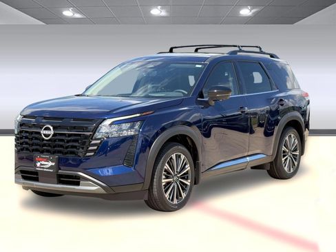 New 2026 Nissan Pathfinder Platinum FWD image 1