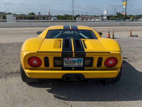 Used 2005 Ford GT RWD image 10