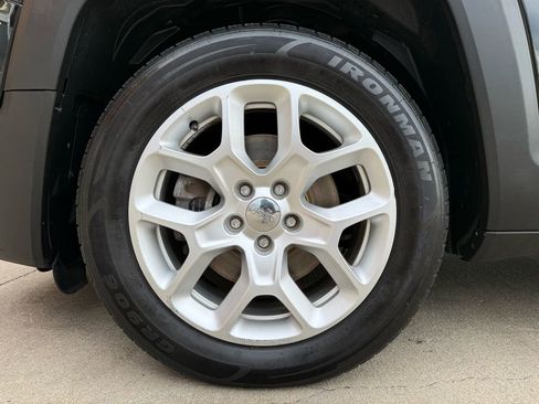 Used 2018 Jeep Renegade Latitude image 38