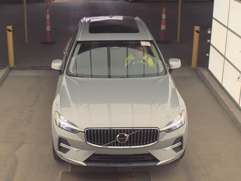 Used 2023 Volvo XC60 B5 Plus FWD image 2