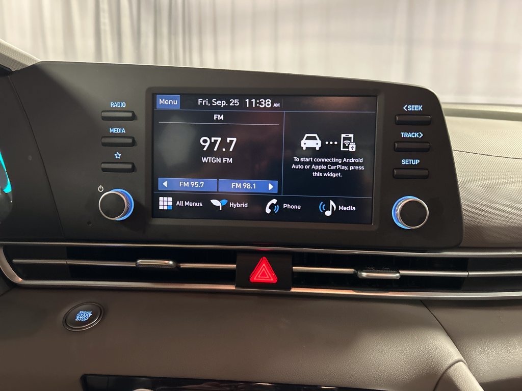 Used 2025 Hyundai Elantra Hybrid FWD image 15