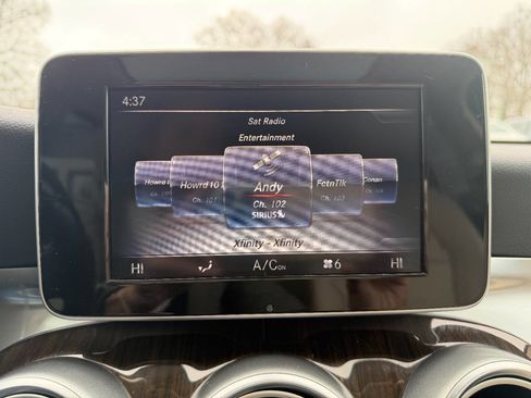 Used 2017 Mercedes-Benz GLC 300 4MATIC image 28