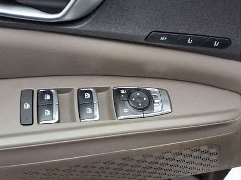 Used 2025 Kia Carnival EX FWD image 14