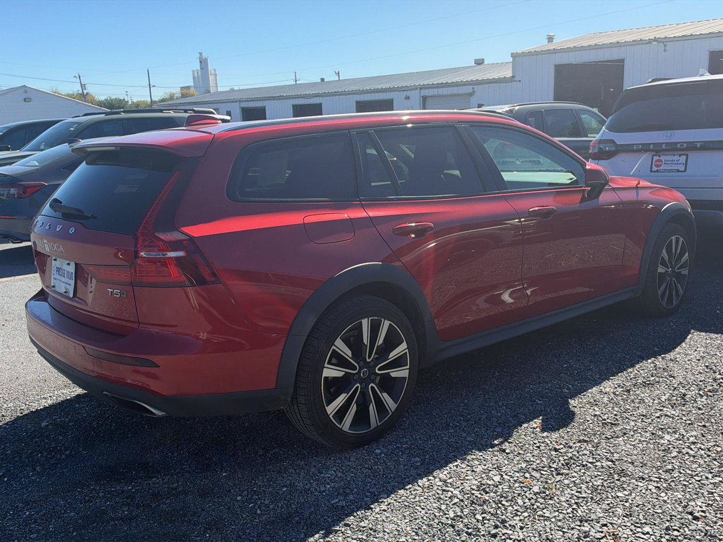 Used 2020 Volvo V60 T5 Cross Country AWD/4WD image 4