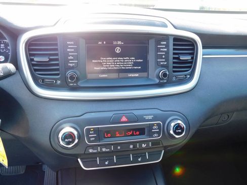 Used 2020 Kia Sorento LX w/ LX I4 Convenience Package AWD/4WD image 11
