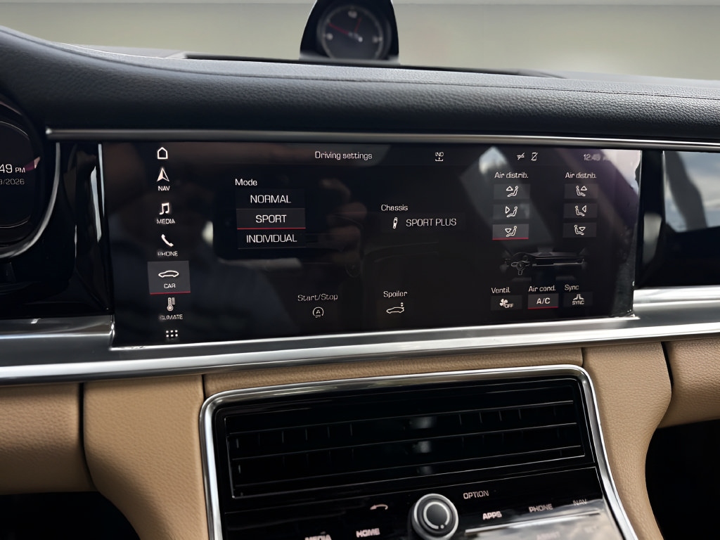 Used 2018 Porsche Panamera RWD image 8