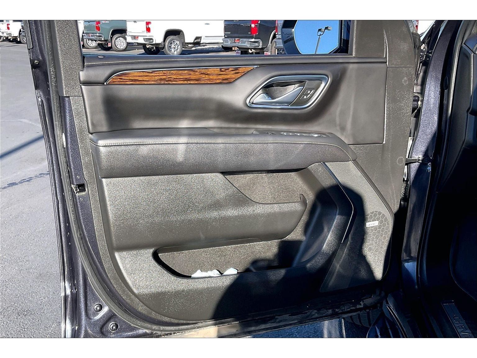 Used 2023 Chevrolet Suburban Premier AWD/4WD image 25