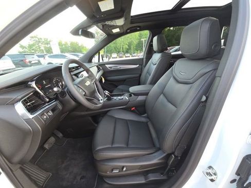 New 2025 Cadillac XT6 Luxury image 10