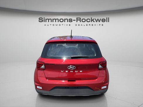 Used 2025 Hyundai Venue SE FWD image 4