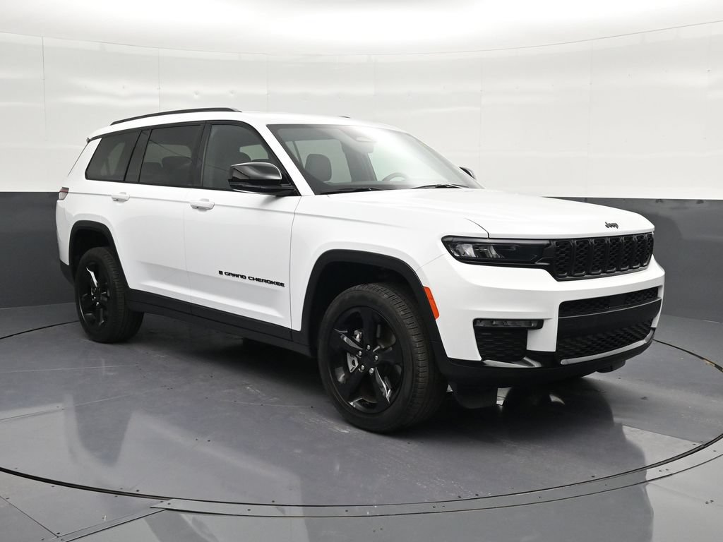 Used 2025 Jeep Grand Cherokee L Limited w/ Black Appearance Package RWD image 5