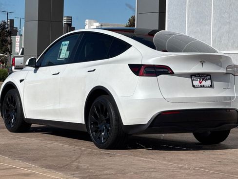 Used 2023 Tesla Model Y Long Range image 6