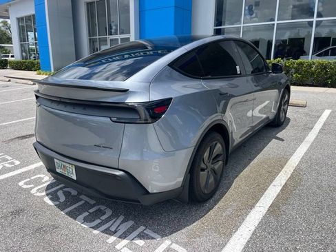 Used 2026 Tesla Model Y AWD image 8