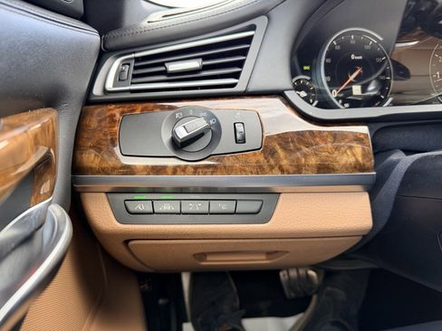 Used 2014 BMW 750Li xDrive image 23