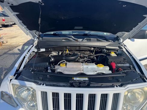 Used 2012 Jeep Liberty Sport image 11